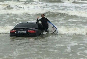INSOLITE – Il abandonne son Audi sur la plage #1