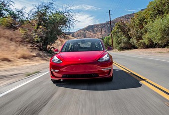 Tesla Model 3 : homologuée à 499 km d’autonomie #1