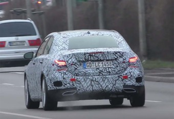 Mercedes-Benz : CLA et GLS surpris en tenue de camouflage #1