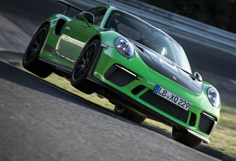 Groene gifkikker Porsche 911 GT3 RS knalt rond de Groene Hel in 6 min 56,4