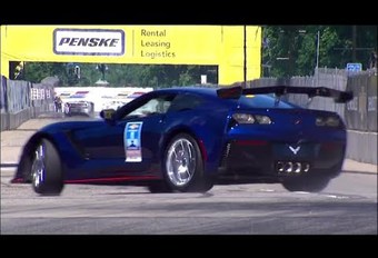 Un directeur de GM crashe une Corvette ZR1 en Indy Car #1