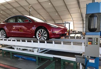 Tesla Model 3: derde productielijn in een… tent #1