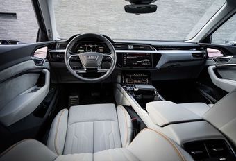 Audi e-tron : la planche de bord et les écrans de rétrovision #1