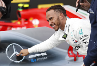 Lewis Hamilton verlengt zijn Mercedes-contract met twee jaar #1