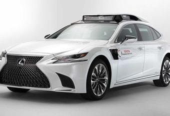 Toyota P4 : une Lexus pour tester la conduite autonome #1