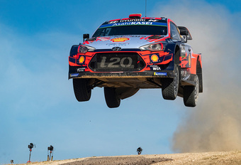 Sordo vliegt naar de zege in Sardinië, Neuville beperkt de schade #1