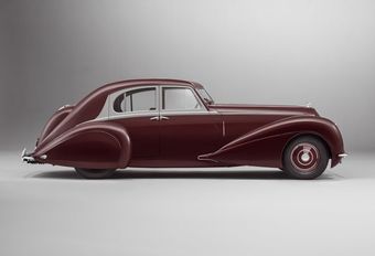 Bentley herbouwt verdwenen Corniche na 80 jaar #1