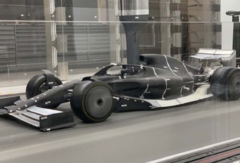 De F1 wagen van 2021 laat zich bewonderen #1