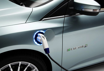 42% van de Amerikanen denkt dat EV's benzine moeten tanken #1