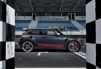 Mini John Cooper Works GP doet het zonder snelheidsbegrenzer #1
