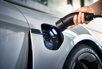 Porsche kijkt naar Tesla en introduceert gratis laadnetwerk #1