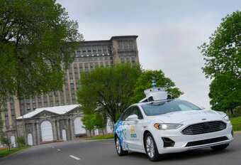 Ford schroeft ontwikkeling autonome auto terug #1