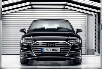 Waarom vraagt Audi 700.000 euro voor deze A8? #1