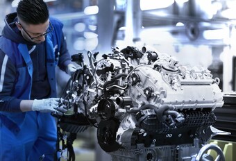 Angela Merkel steunt de verbrandingsmotor #1