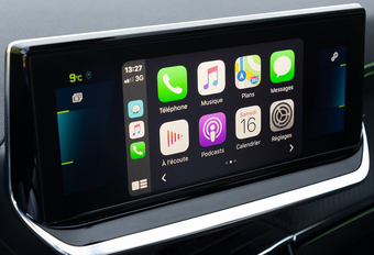 'Aanraakschermen in auto's moeten ook op veiligheid getest worden' #1