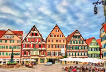 Duitse stad Tübingen wil hoger parkeertarief voor SUV'S en EV's