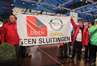 Manifestation autour du stand Opel #1