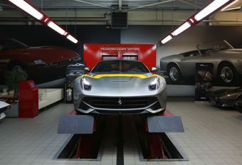 Salon auto Bruxelles 2015 : Ferrari F12 Tour de France 64 au Dream Cars #1