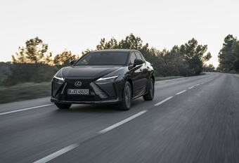 Lexus RZ 450e (2023): Op scherp