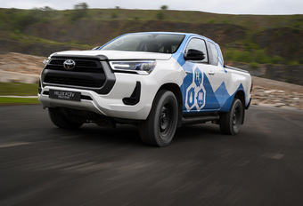 Review Toyota Hilux FCEV