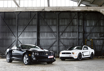 Chevrolet Camaro vs Ford Mustang Boss 302 #1