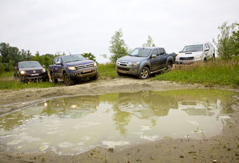FORD RANGER 2.2 TDCi // ISUZU D-MAX 2.5 D // TOYOTA HILUX 3.0 D-4D // VW AMAROK 2.0 TDI : Veldslag #1