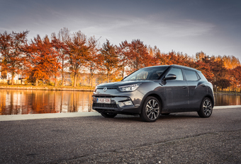 SSANGYONG TIVOLI - Toppers #1