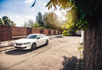 PEUGEOT 508 BLUEHDI 180 : Zoeken naar grandeur #1