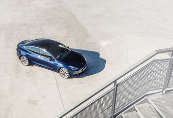 TESLA MODEL 3 DUAL MOTOR PERFORMANCE : DE MESSIAS #1