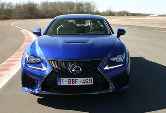 Lexus valt de Duitse supersportievelingen aan met de RC-F, een uitverkoren rivaal voor de Mercedes C63 AMG en de BMW M4.