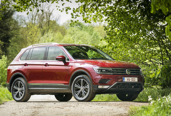 Le Tiguan II s’extrait par le haut de la mêlée des SUV compacts. Avec la concurrence «premium» en ligne de mire, mais aussi pour préparer le champ au futur petit «SUVW».
