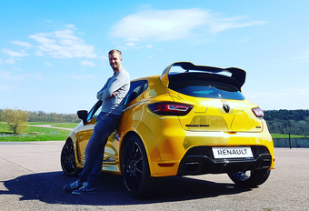 De Clio RS Trophy je nog niet wild genoeg? Dan moet je deze door Renault Sport ontwikkelde RS16 hebben, gezegend met het aandrijfgeheel van de Mégane RS en opgesmukt met competitie-onderdelen van de R3 Cup-versie. AutoWereld doet de test op het Circuit des Ecuyers.