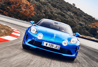 Is de comeback van Alpine het lange wachten ook waard geweest? AutoWereld doet de videotest met de nieuwe A110.