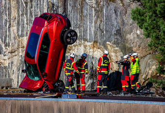 Vidéo : des Volvo chutent d'une hauteur de 30 mètres #1