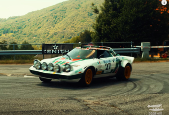 In deze reportage van Praemio vertelt voormalig F1-piloot Eric Comas over zijn liefde voor de Lancia Stratos, die zijn zevenjarige zelf een eerste keer aan het werk zag tijdens de Monte Carlo. Nu heeft hij zelf een rally-Stratos en die dient niet om naar te kijken alleen.