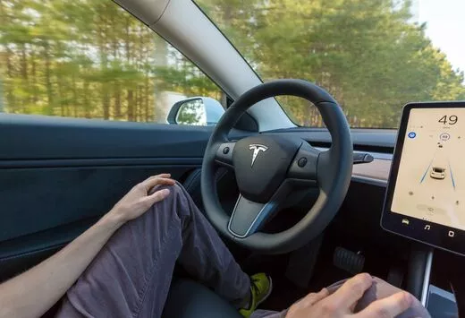 Tesla peut garder l’Autopilot dans ses pubs allemandes #1