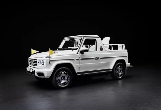 La nouvelle papamobile est un Mercedes Classe G électrique #1