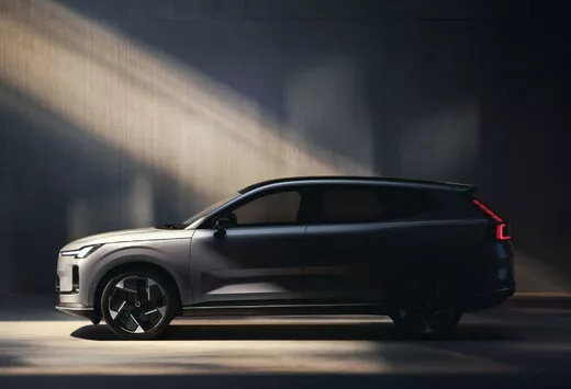 2026 Volvo XC70 SUV HYBRID