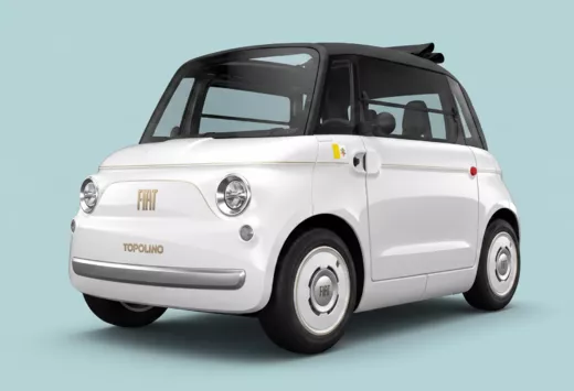 Paus Leo XIV schaft zich vloot aan met 20 Fiat Topolino's.