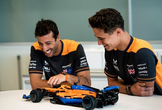 Pour les grand fans F1 : McLaren F1 de Lego Technic #1