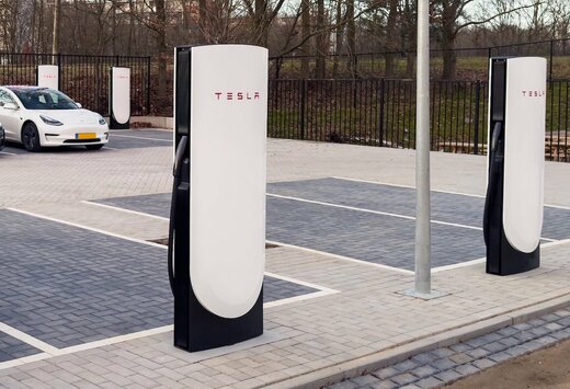 Tesla Superchargers V4