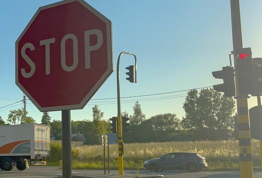 Trop de panneaux « Stop » selon Touring 