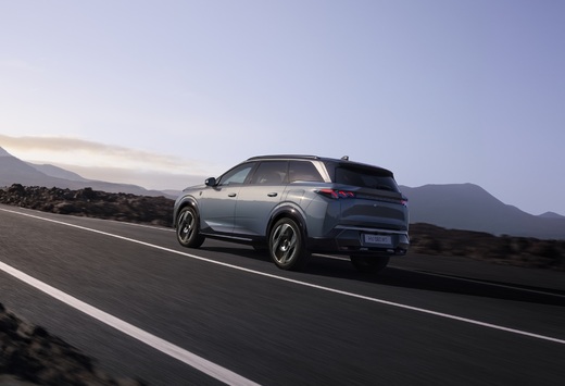 Plus de puissance pour les Peugeot E-3008 et E-5008 #1