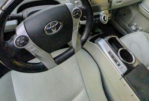 Toyota (Hybrid)