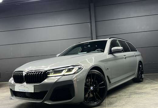 BMW e iPerformance / M SPORT / PANO DAK/ 360 CAMERA/