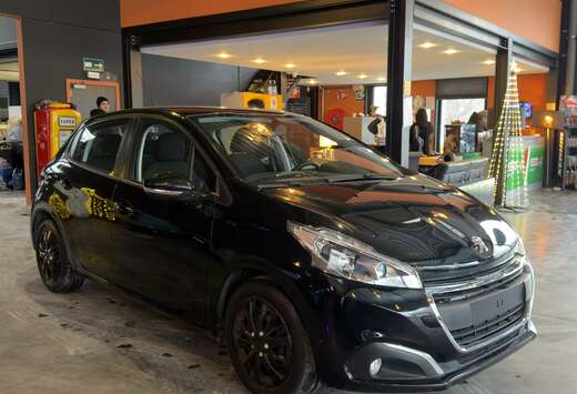 Peugeot 208 1.2i Style/12 mois de garantie
