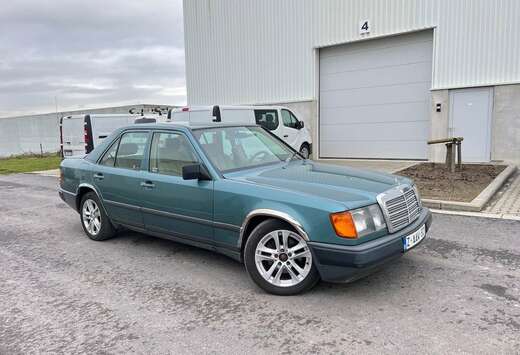 Mercedes-Benz Benzine Oldtimer ** 1 Eigenaar **