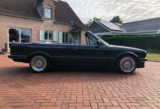BMW E30 320i cabrio