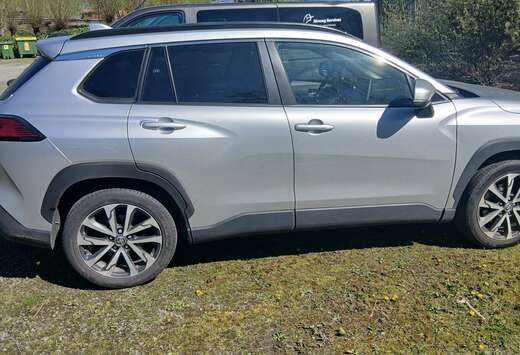 Toyota Hybrid 2.0 2WD Premium e-CVT (145 kW)