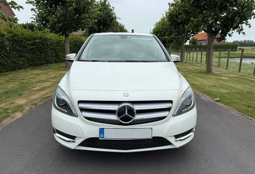 Mercedes-Benz B 180